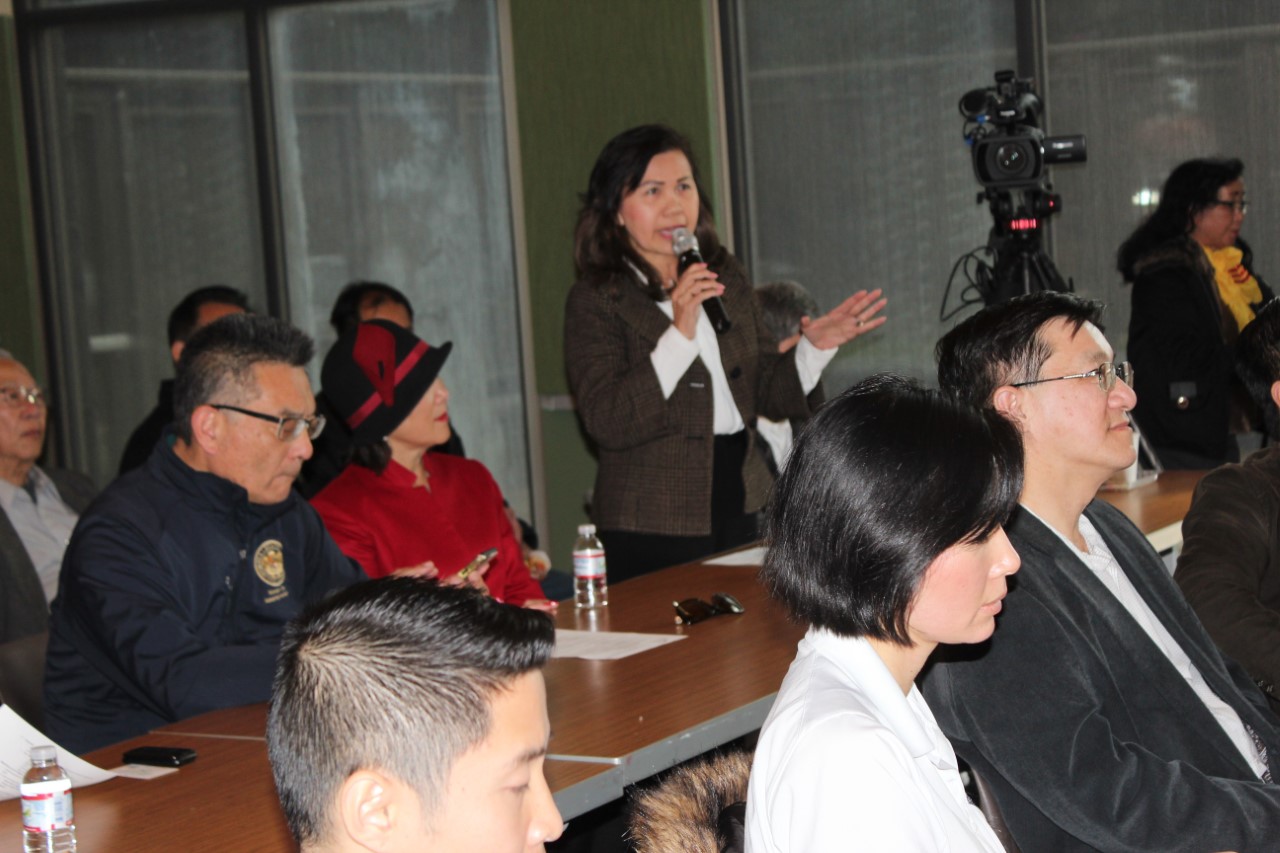 Cô Vân Lê-Chủ tịch Học khu East Side đặt câu hỏi với Thị Trưởng San Jose